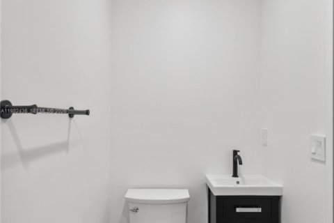 Снять в аренду виллу или дом в Майами-Гарденс, Флорида 5 спален, 133.04м2, № 2047468 - фото 17