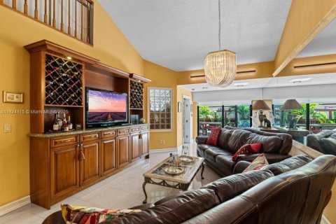 Townhouse in Miami, Florida 4 bedrooms, 154.96 sq.m. № 1958118 - photo 14