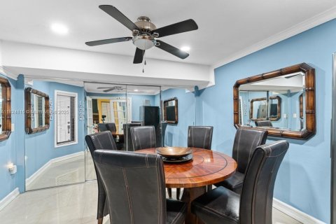 Townhouse in Miami, Florida 4 bedrooms, 154.96 sq.m. № 1958118 - photo 21