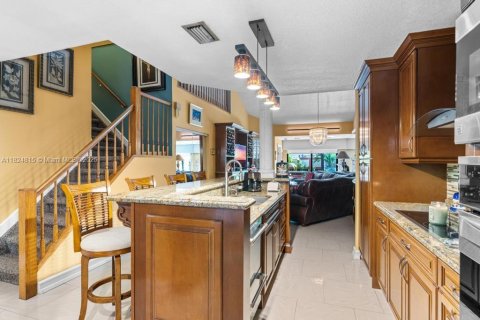 Townhouse in Miami, Florida 4 bedrooms, 154.96 sq.m. № 1958118 - photo 12