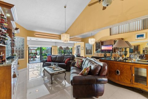 Townhouse in Miami, Florida 4 bedrooms, 154.96 sq.m. № 1958118 - photo 13