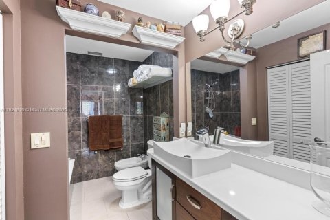 Townhouse in Miami, Florida 4 bedrooms, 154.96 sq.m. № 1958118 - photo 20