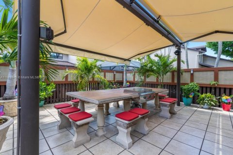 Townhouse in Miami, Florida 4 bedrooms, 154.96 sq.m. № 1958118 - photo 29