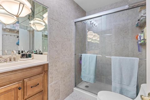 Townhouse in Miami, Florida 4 bedrooms, 154.96 sq.m. № 1958118 - photo 27