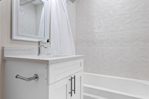 House in Ocean Ridge, Florida 3 bedrooms, 124.67 sq.m. № 1970539 - photo 14