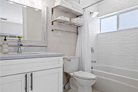 House in Ocean Ridge, Florida 3 bedrooms, 124.67 sq.m. № 1970539 - photo 11