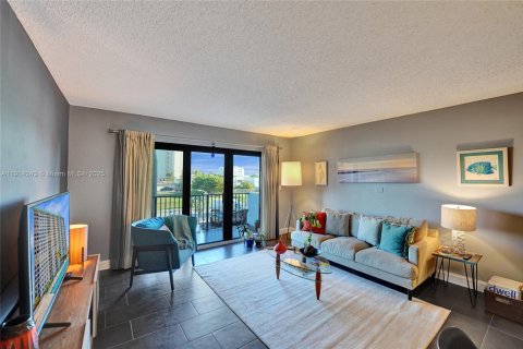 Снять в аренду кондоминиум в Холливуд, Флорида 1 спальня, 80.27м2, № 1969606 - фото 30