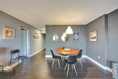 Снять в аренду кондоминиум в Холливуд, Флорида 1 спальня, 80.27м2, № 1969606 - фото 28