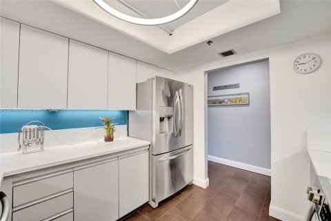 Снять в аренду кондоминиум в Холливуд, Флорида 1 спальня, 80.27м2, № 1969606 - фото 25