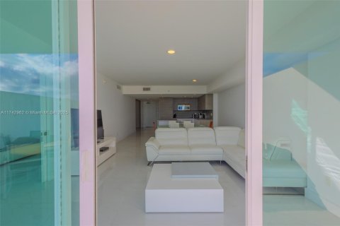 Condominio en venta en Sunny Isles Beach, Florida, 2 dormitorios, 103.4 m2 № 1710241 - foto 17