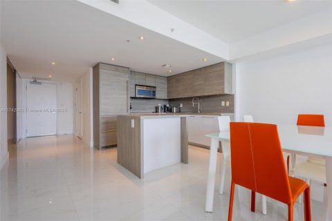 Condominio en venta en Sunny Isles Beach, Florida, 2 dormitorios, 103.4 m2 № 1710241 - foto 10