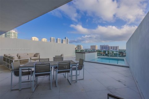 Condominio en venta en Sunny Isles Beach, Florida, 2 dormitorios, 103.4 m2 № 1710241 - foto 24