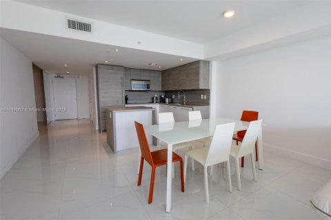 Condominio en venta en Sunny Isles Beach, Florida, 2 dormitorios, 103.4 m2 № 1710241 - foto 8