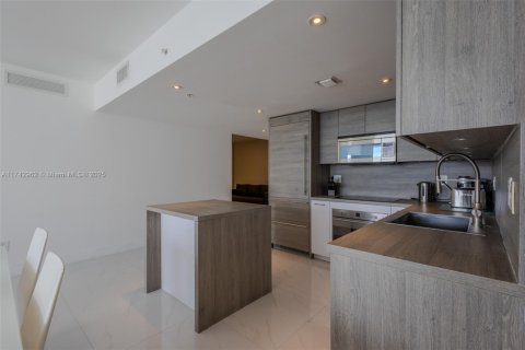 Condominio en venta en Sunny Isles Beach, Florida, 2 dormitorios, 103.4 m2 № 1710241 - foto 11