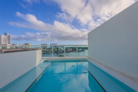 Condominio en venta en Sunny Isles Beach, Florida, 2 dormitorios, 103.4 m2 № 1710241 - foto 1