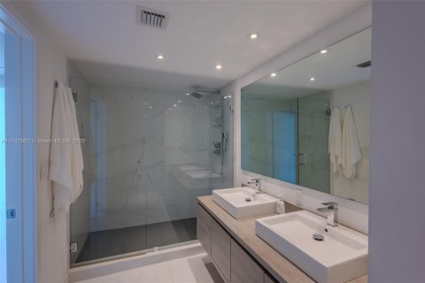 Condominio en venta en Sunny Isles Beach, Florida, 2 dormitorios, 103.4 m2 № 1710241 - foto 21