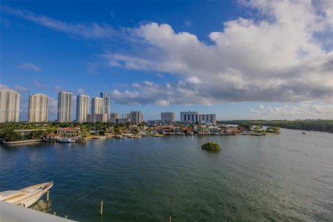 Condominio en venta en Sunny Isles Beach, Florida, 2 dormitorios, 103.4 m2 № 1710241 - foto 4
