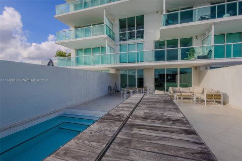 Condominio en venta en Sunny Isles Beach, Florida, 2 dormitorios, 103.4 m2 № 1710241 - foto 23