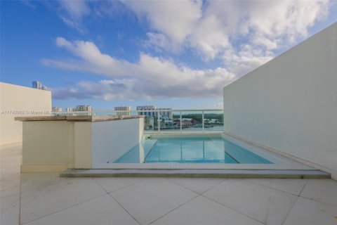 Condominio en venta en Sunny Isles Beach, Florida, 2 dormitorios, 103.4 m2 № 1710241 - foto 2