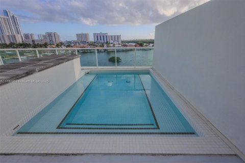 Condominio en venta en Sunny Isles Beach, Florida, 2 dormitorios, 103.4 m2 № 1710241 - foto 25