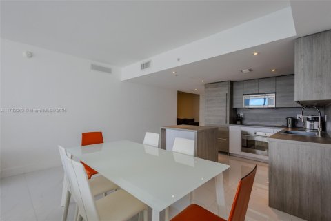 Condominio en venta en Sunny Isles Beach, Florida, 2 dormitorios, 103.4 m2 № 1710241 - foto 12