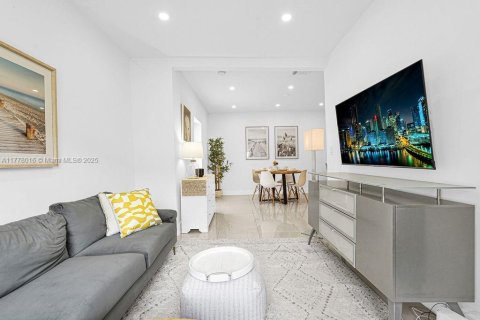House in Miami, Florida 4 bedrooms, 126.53 sq.m. № 1627792 - photo 5