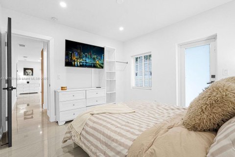 House in Miami, Florida 4 bedrooms, 126.53 sq.m. № 1627792 - photo 24