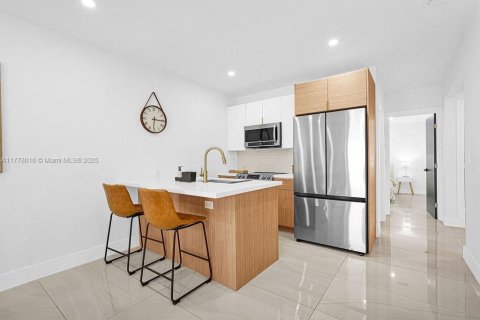 House in Miami, Florida 4 bedrooms, 126.53 sq.m. № 1627792 - photo 15