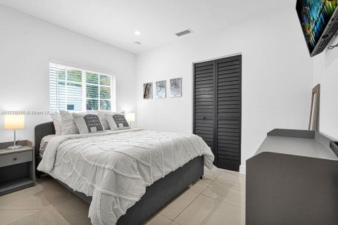 House in Miami, Florida 4 bedrooms, 126.53 sq.m. № 1627792 - photo 29