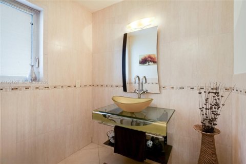 Купить виллу или дом в Майами, Флорида 4 спальни, 234.02м2, № 2023882 - фото 12