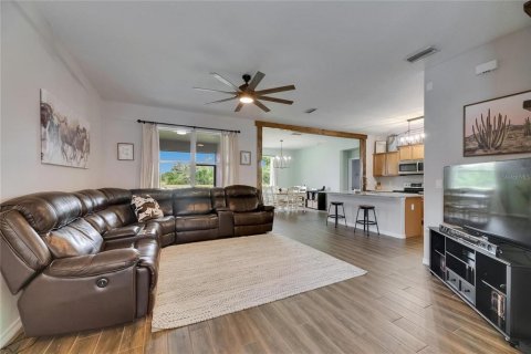 House in Ruskin, Florida 4 bedrooms, 169.18 sq.m. № 1734642 - photo 20
