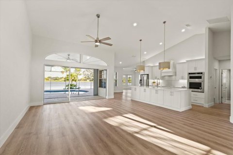 Casa en venta en Lake Suzy, Florida, 3 dormitorios, 201.41 m2 № 1582386 - foto 9