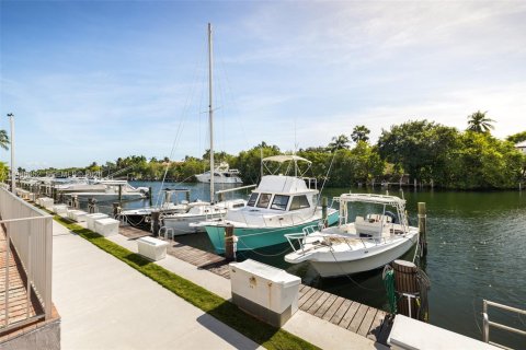 Condominio en alquiler en Coral Gables, Florida, 1 dormitorio, 75.07 m2 № 2031772 - foto 14