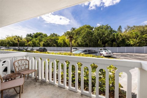 Condominio en alquiler en Coral Gables, Florida, 1 dormitorio, 75.07 m2 № 2031772 - foto 16