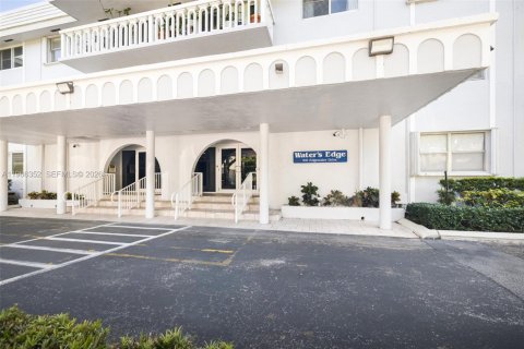 Condominio en alquiler en Coral Gables, Florida, 1 dormitorio, 75.07 m2 № 2031772 - foto 15