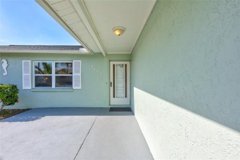 Villa ou maison à louer à Hernando Beach, Floride: 3 chambres, 152.73 m2 № 2414088 - photo 4