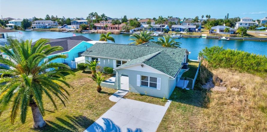 Villa ou maison à Hernando Beach, Floride 3 chambres, 152.73 m2 № 2414088