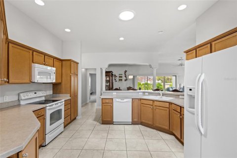 Casa en venta en The Villages, Florida, 2 dormitorios, 179.02 m2 № 1919595 - foto 13