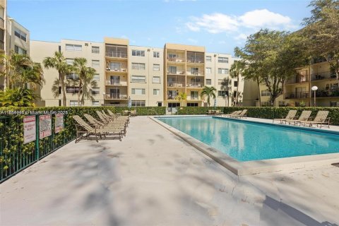 Condo in Miami, Florida, 1 bedroom  № 1958669 - photo 21