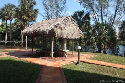 Condo in Miami, Florida, 1 bedroom  № 1958669 - photo 20