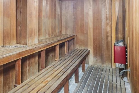 Condo in Miami, Florida, 1 bedroom  № 1958669 - photo 23