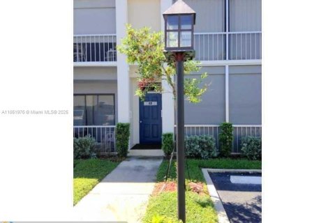 Condo in Miami, Florida, 1 bedroom  № 1958669 - photo 9