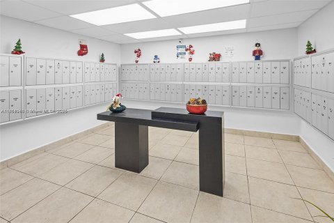 Condo in Miami, Florida, 1 bedroom  № 1958669 - photo 26