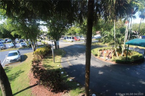 Condo in Miami, Florida, 1 bedroom  № 1958669 - photo 19