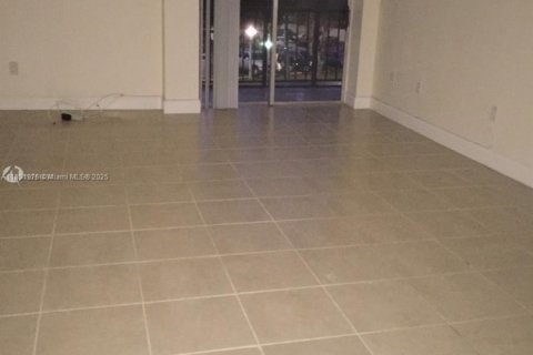 Condo in Miami, Florida, 1 bedroom  № 1958669 - photo 11