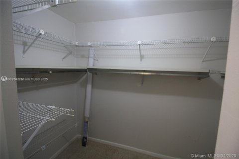 Condo in Miami, Florida, 1 bedroom  № 1958669 - photo 16
