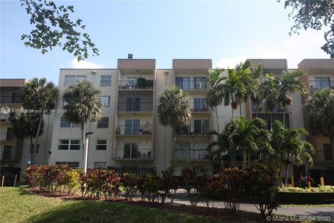Condo in Miami, Florida, 1 bedroom  № 1958669 - photo 4