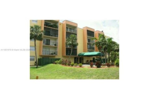 Condo in Miami, Florida, 1 bedroom  № 1958669 - photo 5
