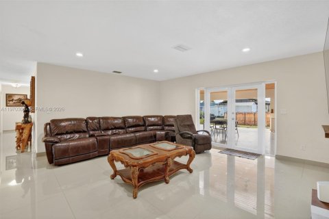 Casa en venta en Homestead, Florida, 4 dormitorios, 229.84 m2 № 2031057 - foto 9