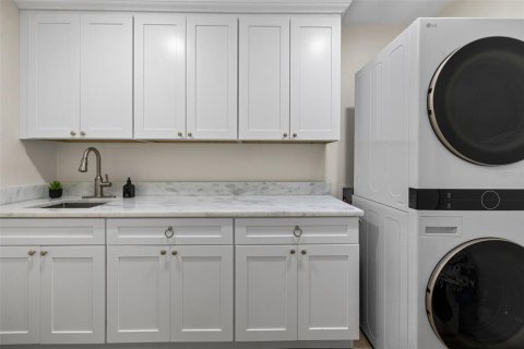 House in Sarasota, Florida 5 bedrooms, 466.56 sq.m. № 2226561 - photo 30